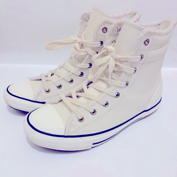 CHUCK TAYLOR ALL STAR CLASSIC BOOTS - Picture 1 of 7